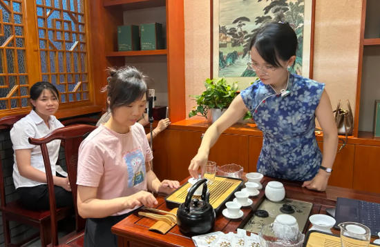 以工匠精神夯实根基以钉钉子精神打造“三个窗口”——易泡科技茶花荟茶艺培训圆满举行